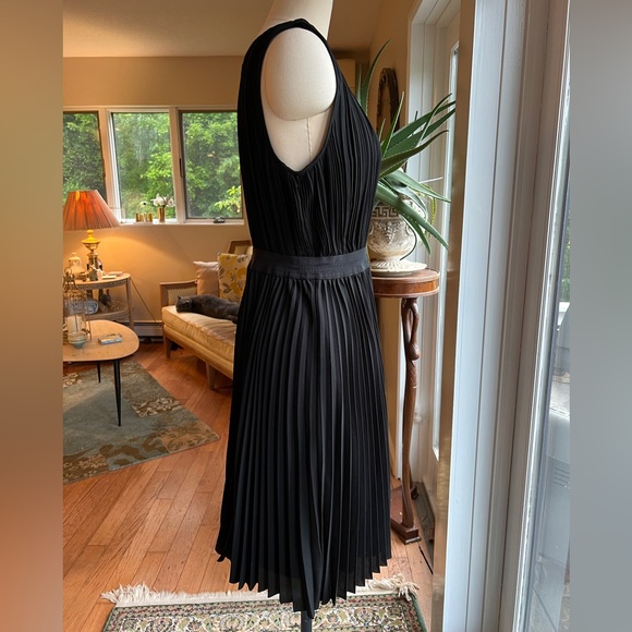 DKNY Black Pleated Midi Sheath Dress Medium Cocktail Fit Flare Evening Formal - Picture 3 of 8